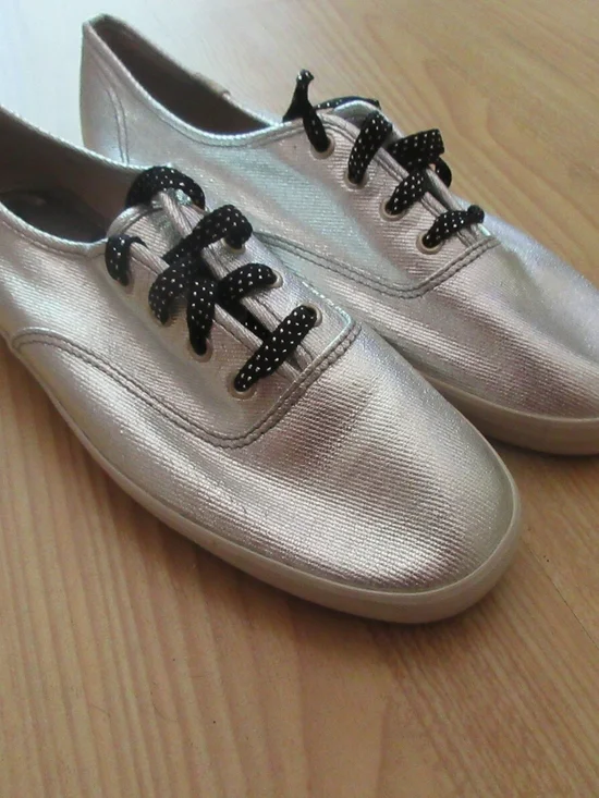 Women's KEDS Cushioned Heel Shock-Proof Arch Lace Up Metallic Silver Size 9 - Picture 2 of 3